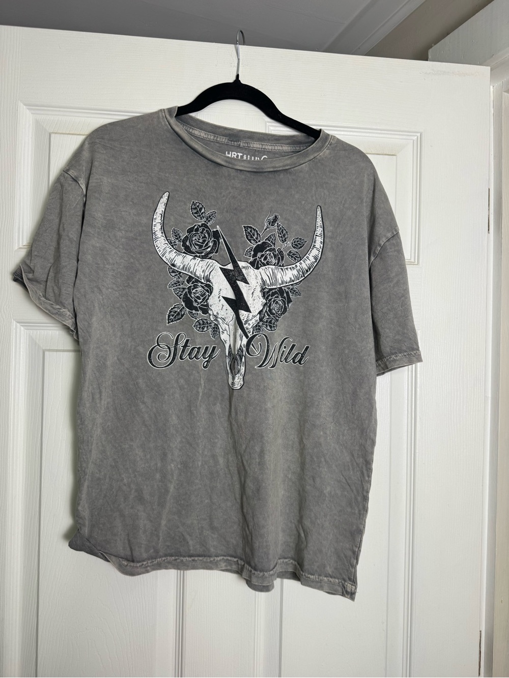 Stay Wild Graphic Tee - Gray